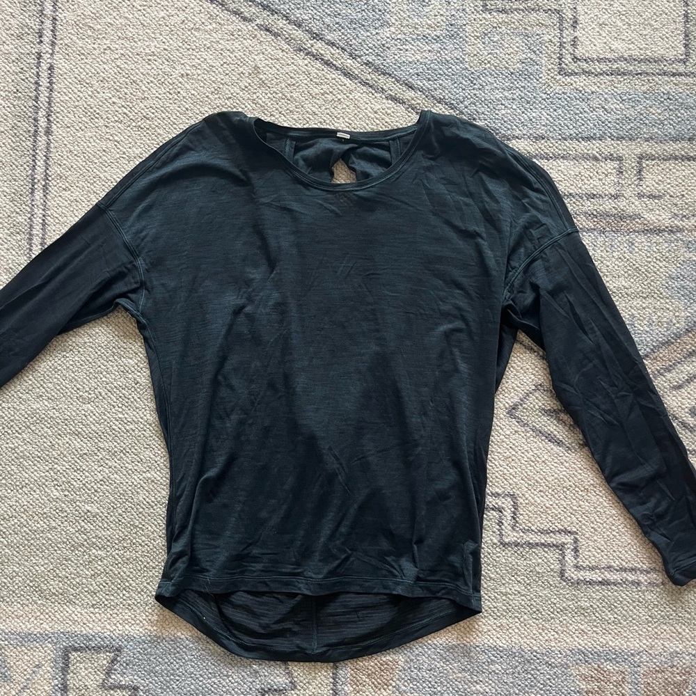 Lululemon lightweight long sleeve open back top. Size 6